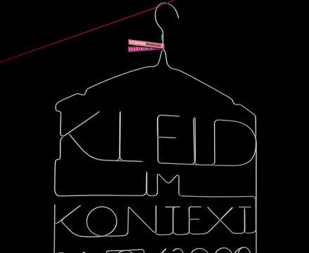 Logo Kleid im Kontext