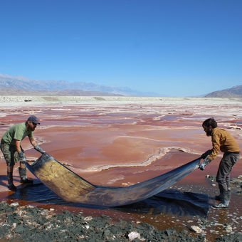 Mining Photography. The Ecological Footprint of Image Production