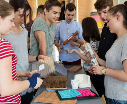 Logo Einführung für Lehrpersonen: Material Labor für den selbstständigen Besuch mit der Klasse